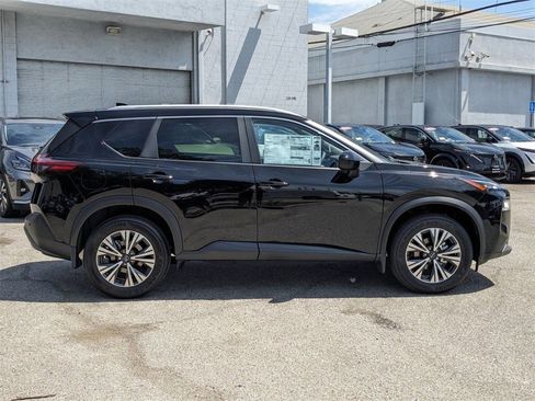 Used 2023 Nissan Rogue SV w/ SV Premium B Package image 6