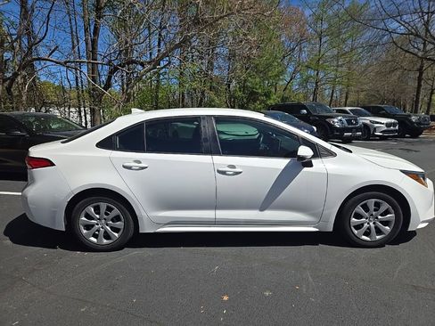 Used 2021 Toyota Corolla LE image 10