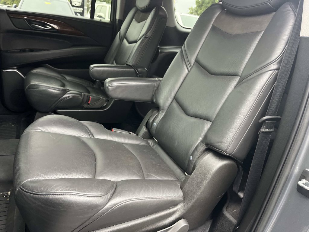 Used 2020 Cadillac Escalade ESV Premium Luxury w/ Escalade Sport Edition AWD/4WD image 23