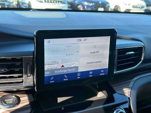 Used 2022 Ford Explorer Limited w/ Equipment Group 301A image 28