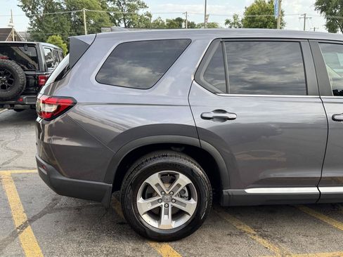 Used 2025 Honda Pilot EX-L image 11