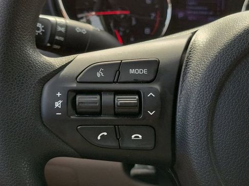 Used 2020 Kia Sedona LX FWD image 17
