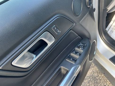 Used 2018 Ford Mustang Premium image 9
