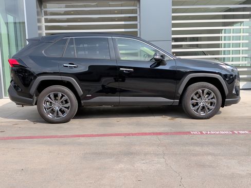 Used 2025 Toyota RAV4 Limited image 11