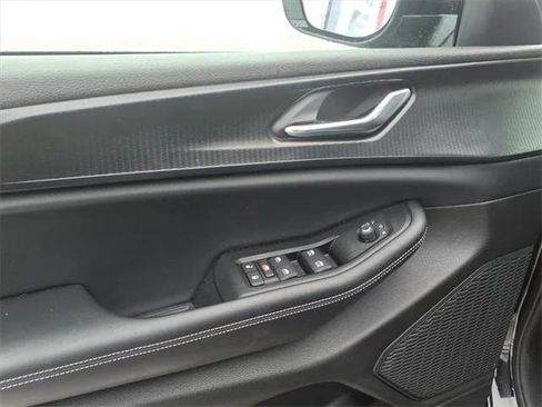 Certified 2025 Jeep Grand Cherokee L Altitude image 9