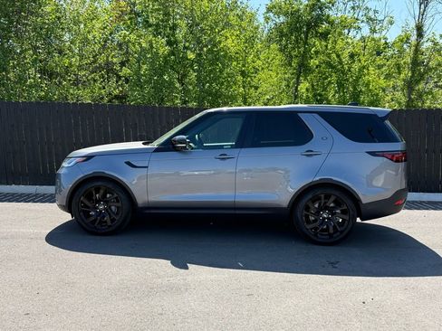 Used 2025 Land Rover Discovery S AWD/4WD image 2