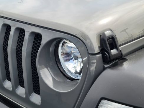 Used 2022 Jeep Wrangler Sport AWD/4WD image 19