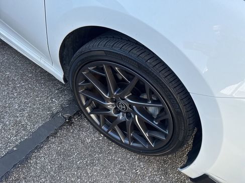 Used 2025 Toyota Camry SE image 4