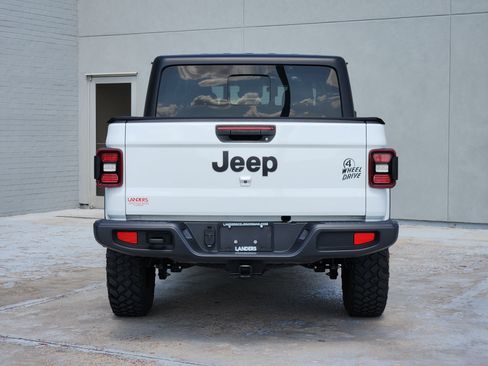 Used 2024 Jeep Gladiator Mojave AWD/4WD image 7
