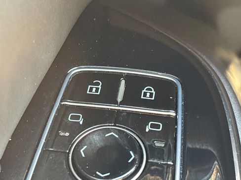 Used 2024 Cadillac Lyriq Luxury image 55