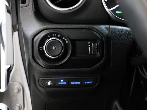Used 2023 Jeep Wrangler Unlimited Sahara w/ Cold Weather Group AWD/4WD image 22