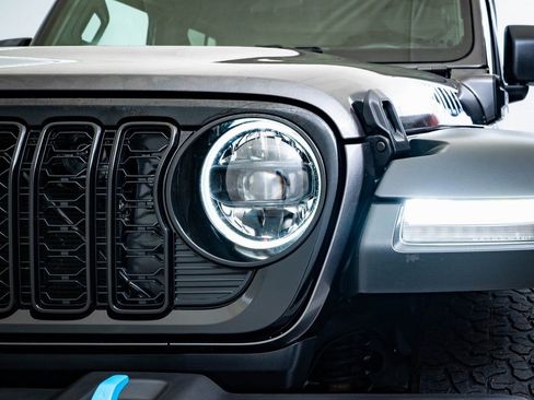 Used 2024 Jeep Wrangler Unlimited image 16