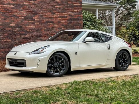 Used 2020 Nissan 370Z Coupe image 9
