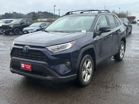 Used 2021 Toyota RAV4 XLE Premium image 2
