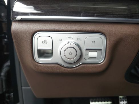Used 2026 Mercedes-Benz GLS 450 4MATIC image 10
