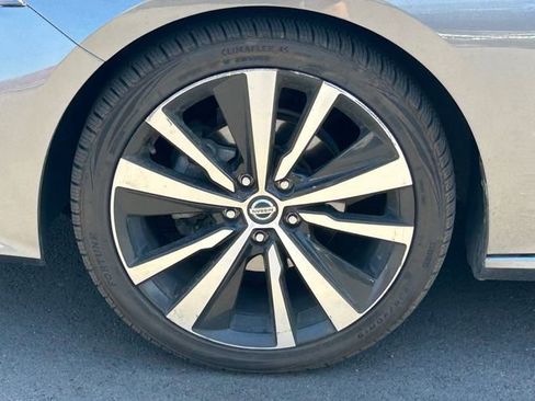 Used 2019 Nissan Altima 2.5 SR FWD image 12