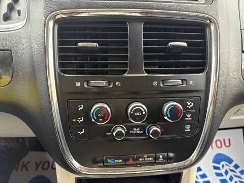 Used 2012 Dodge Grand Caravan SXT image 39