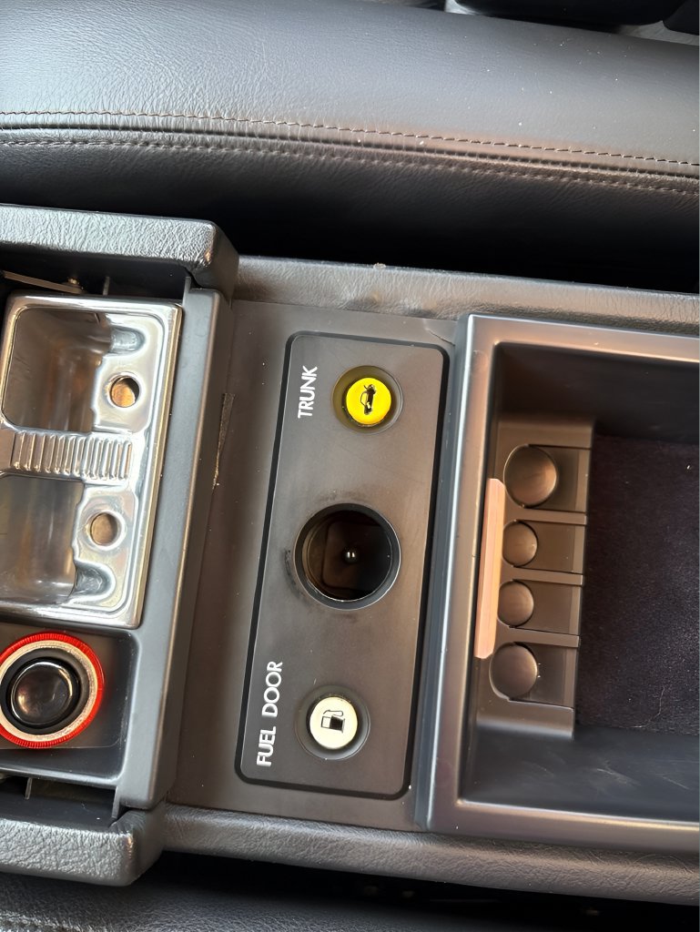 Used 1992 Cadillac Allante FWD image 26
