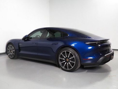 Used 2022 Porsche Taycan image 8
