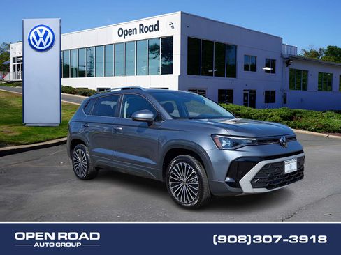 Used 2025 Volkswagen Taos SE FWD image 1