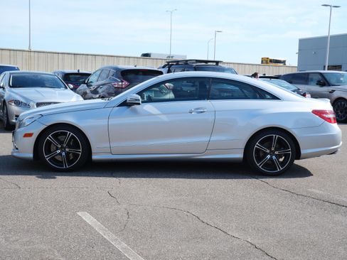 Used 2011 Mercedes-Benz E 550 Coupe image 2