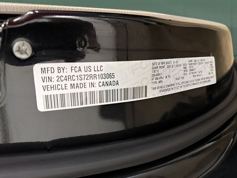 Used 2024 Chrysler Pacifica Limited FWD image 29