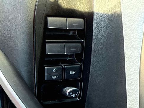 Used 2020 Toyota Corolla XSE image 18