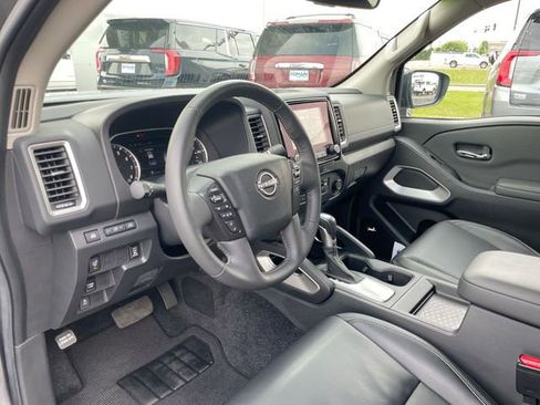 Used 2024 Nissan Frontier SL w/ Technology Package RWD image 13