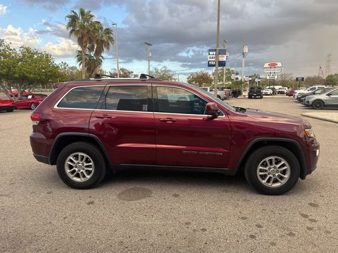 Used 2020 Jeep Grand Cherokee Laredo image 1