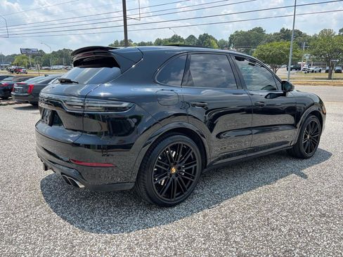 Used 2023 Porsche Cayenne Turbo AWD/4WD image 9
