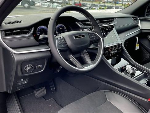New 2025 Jeep Grand Cherokee L Altitude image 6