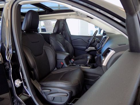 Certified 2018 Jeep Cherokee Limited w/ Technology Group image 22