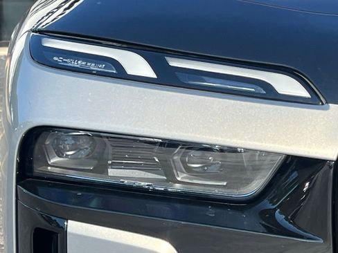 Used 2023 BMW i7 xDrive60 image 14