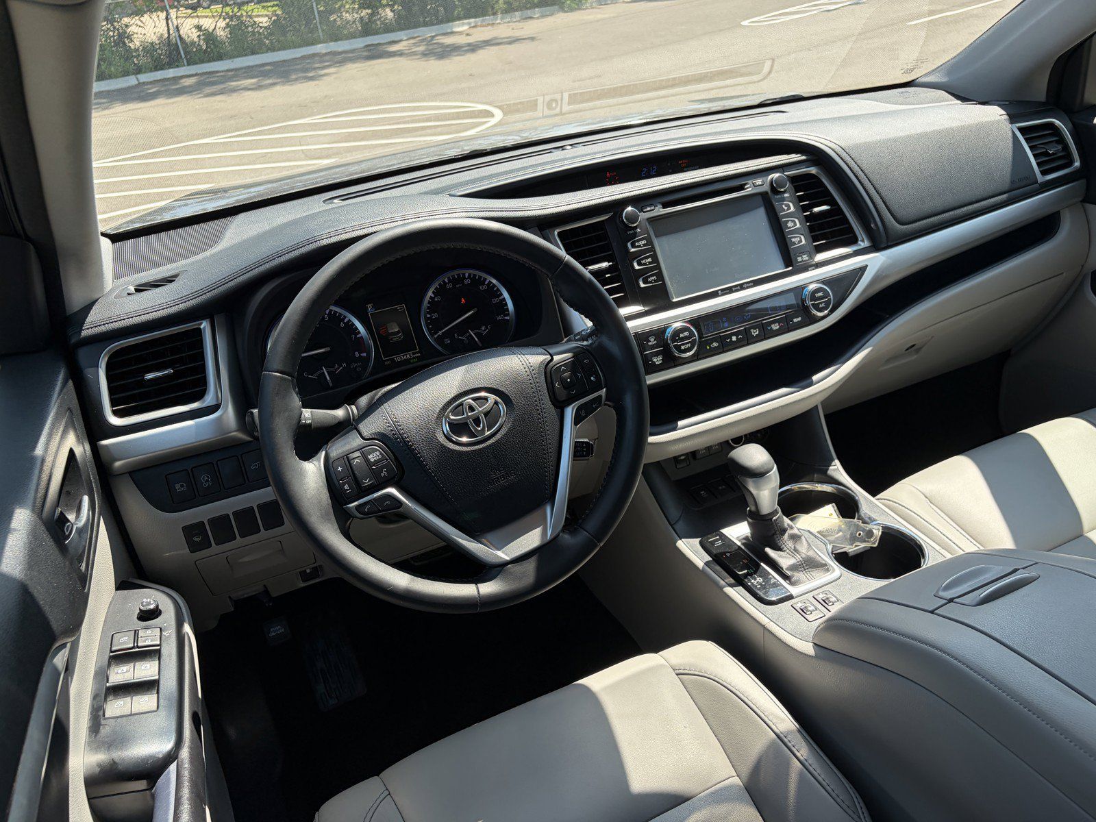 Used 2017 Toyota Highlander XLE AWD/4WD image 11