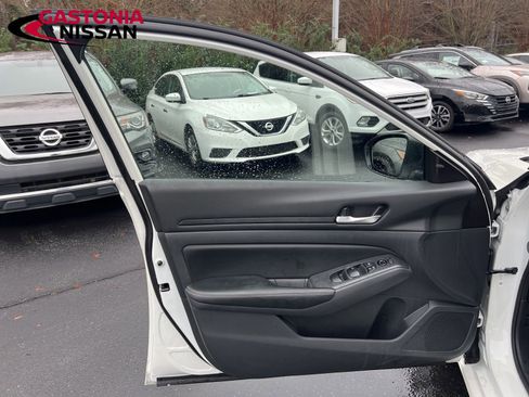 Used 2024 Nissan Altima 2.5 SV image 36