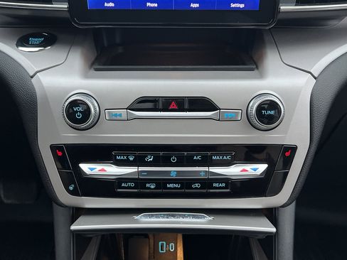 Used 2023 Ford Explorer XLT w/ Equipment Group 202A image 23