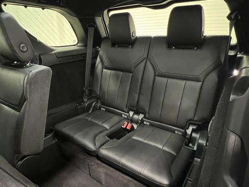 Used 2020 Land Rover Discovery Landmark image 35