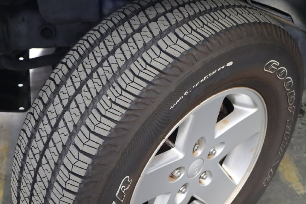 Used 2013 Jeep Wrangler Sport AWD/4WD image 25