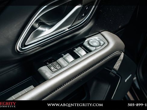 Used 2024 Chevrolet Suburban LT RWD image 20