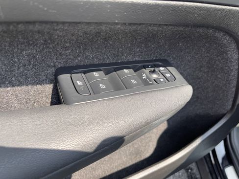 Certified 2025 Volvo XC40 B5 Core image 8