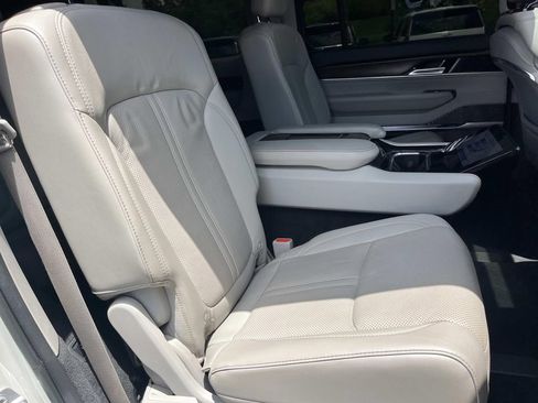 Used 2022 Jeep Grand Wagoneer Series I AWD/4WD image 28