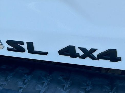 Used 2017 Nissan Titan SL AWD/4WD image 4