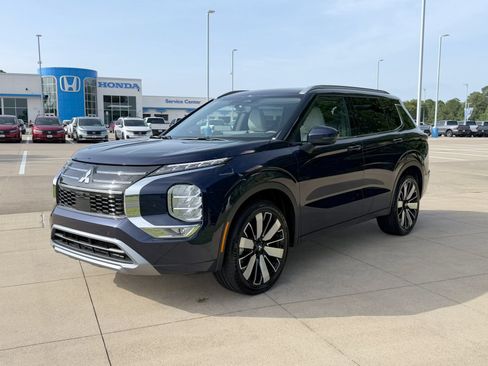 Used 2025 Mitsubishi Outlander SEL FWD image 3
