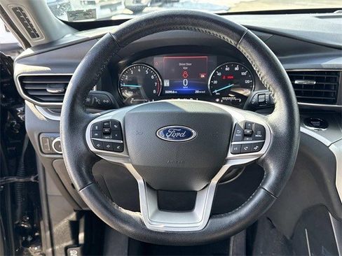 Used 2022 Ford Explorer XLT w/ Equipment Group 202A image 18