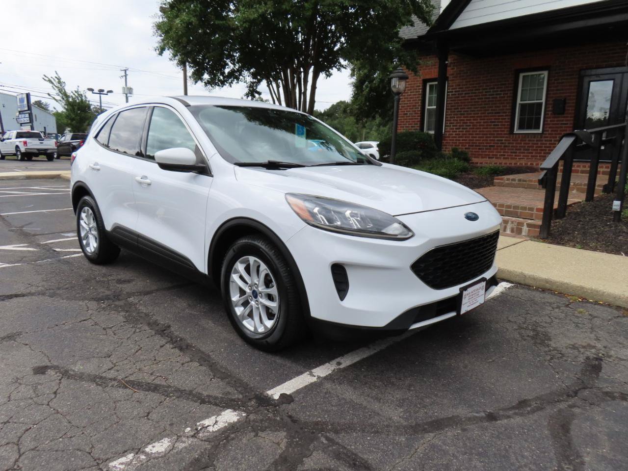 Used 2020 Ford Escape SE FWD image 10