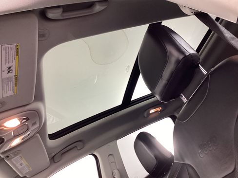 Used 2021 Jeep Compass Limited w/ Sun and Sound Group image 33