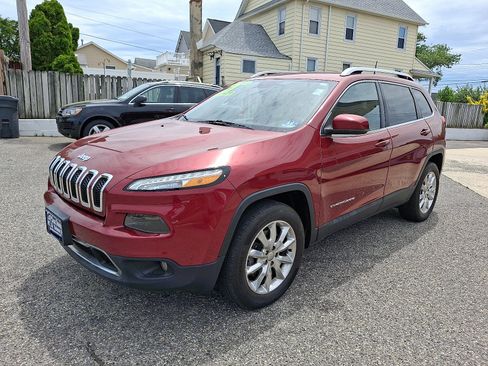 Used 2017 Jeep Cherokee Limited AWD/4WD image 3