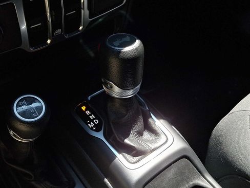 Used 2021 Jeep Wrangler Unlimited Sport AWD/4WD image 14