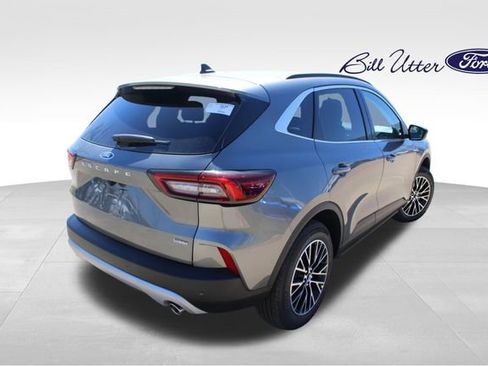 New 2025 Ford Escape SE image 3