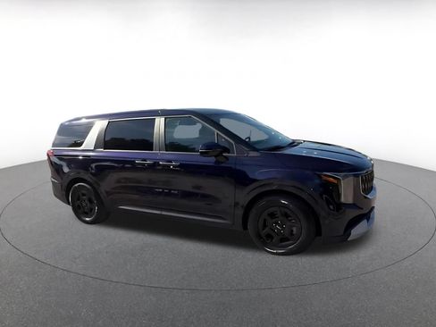 Used 2026 Kia Carnival FWD image 2